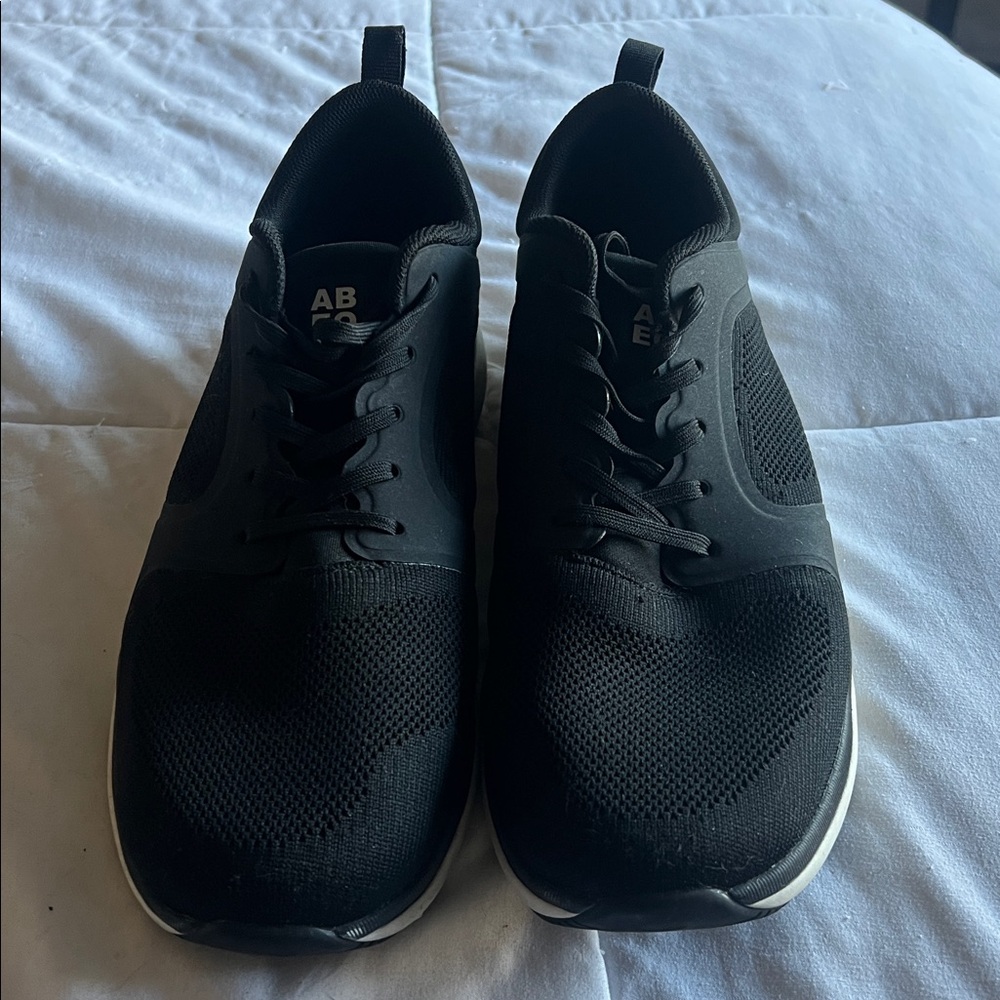 ABEO Women’s Black and White Athletic Shoes - Picture 2 of 6